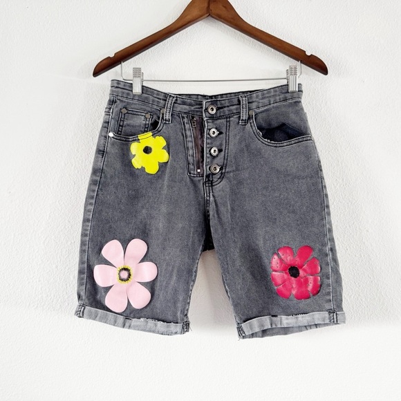 Gray Button Fly Asymmetrical Zip Long Shorts print Floral Modern Street Med NEW - Picture 1 of 13